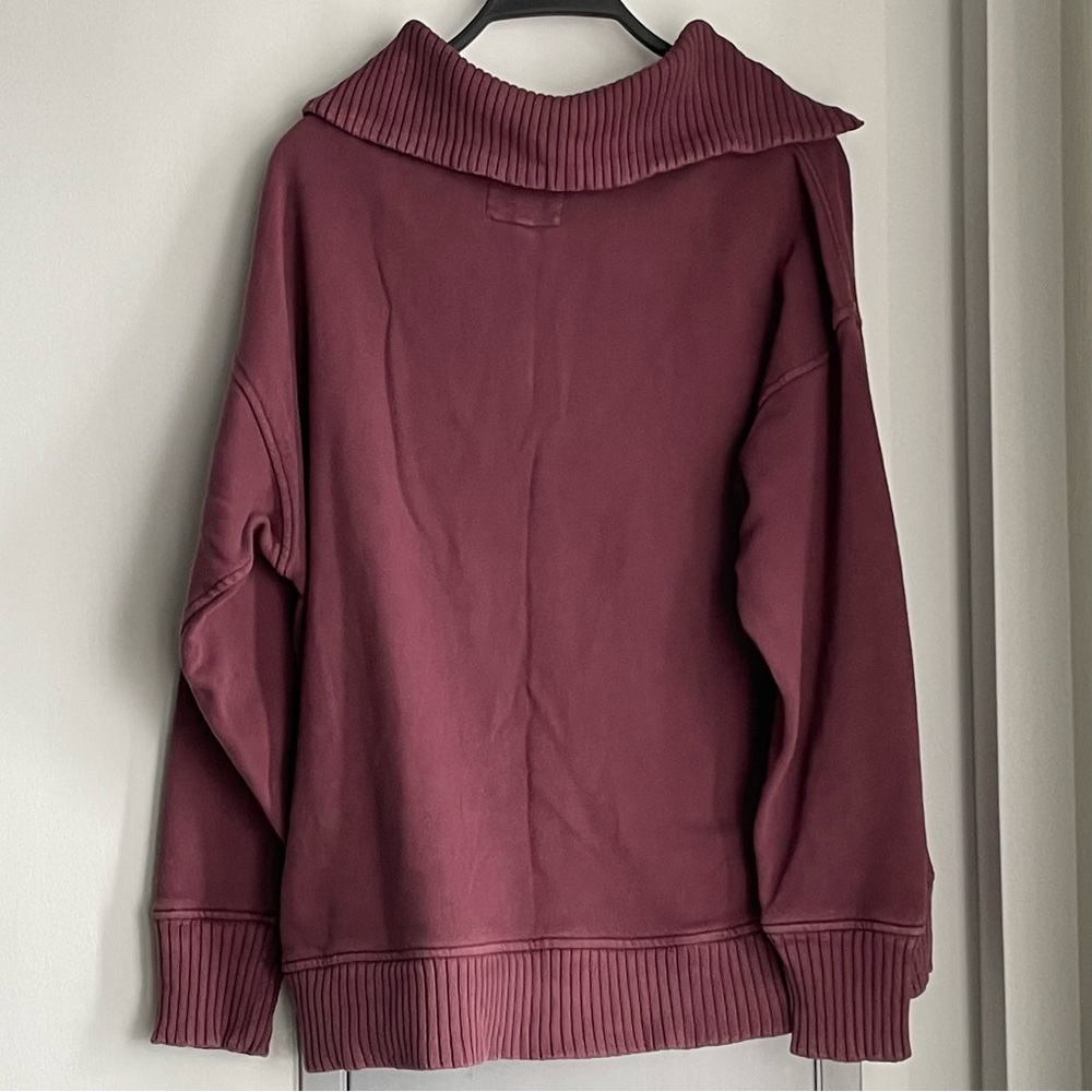 Aerie Women's Burgundy Ribbed Sweatshirt - Picture 3 of 10